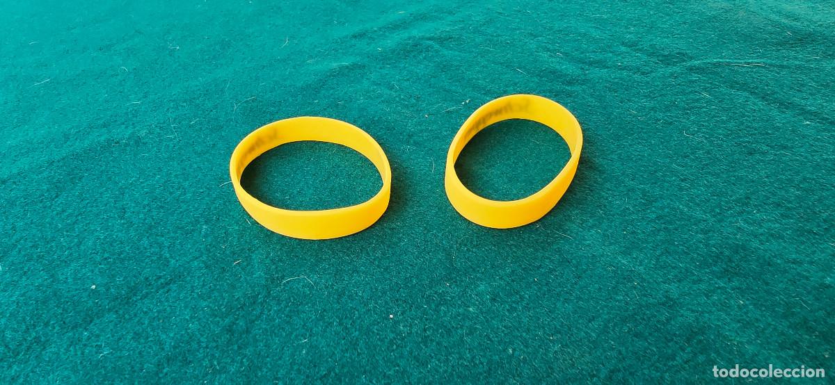 Coleccionismo: 2 PULSERAS DE GOMA SCHWEPPES - Foto 2