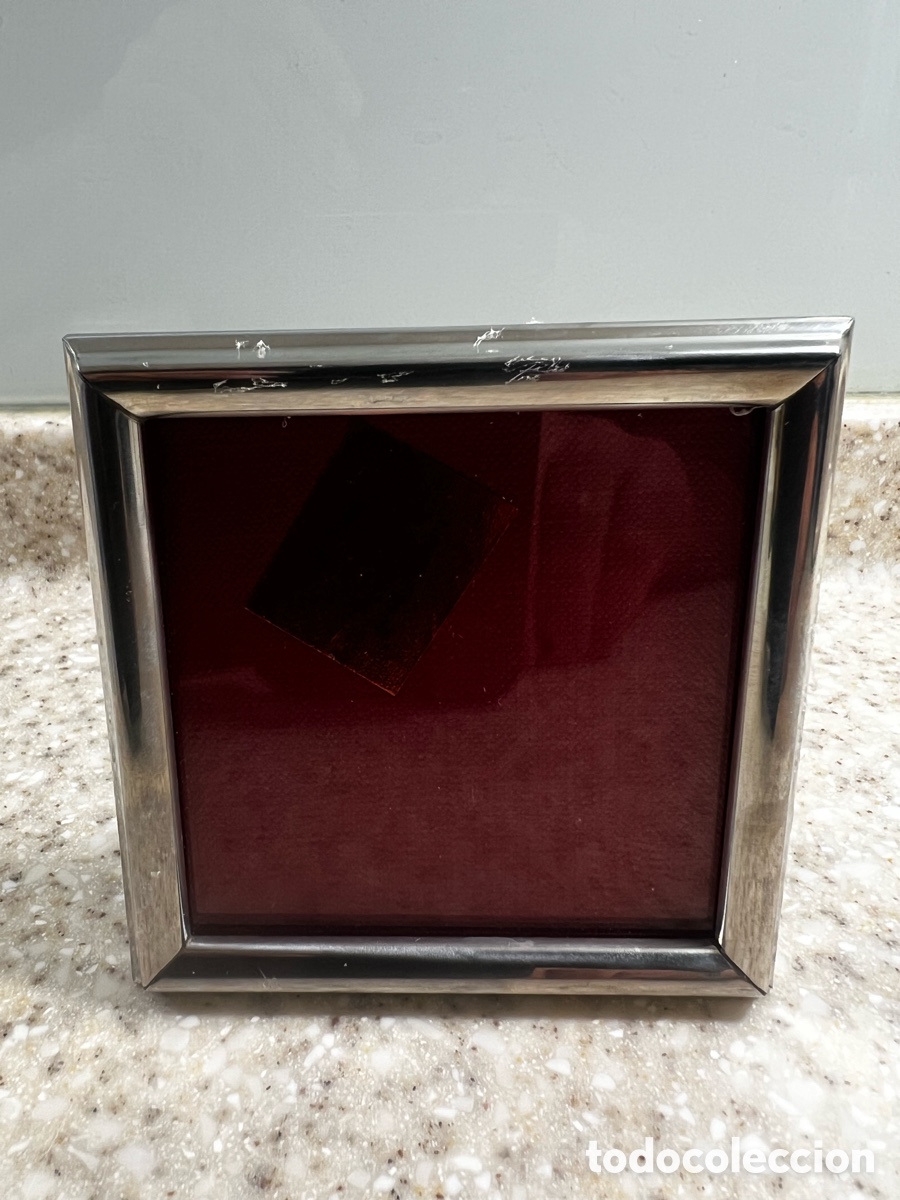 Coleccionismo: PORTARRETRATOS DE ACERO INOXIDABLE CON CRISTAL , dimensiones 9,5 x 9,5 cm A ESTRENAR