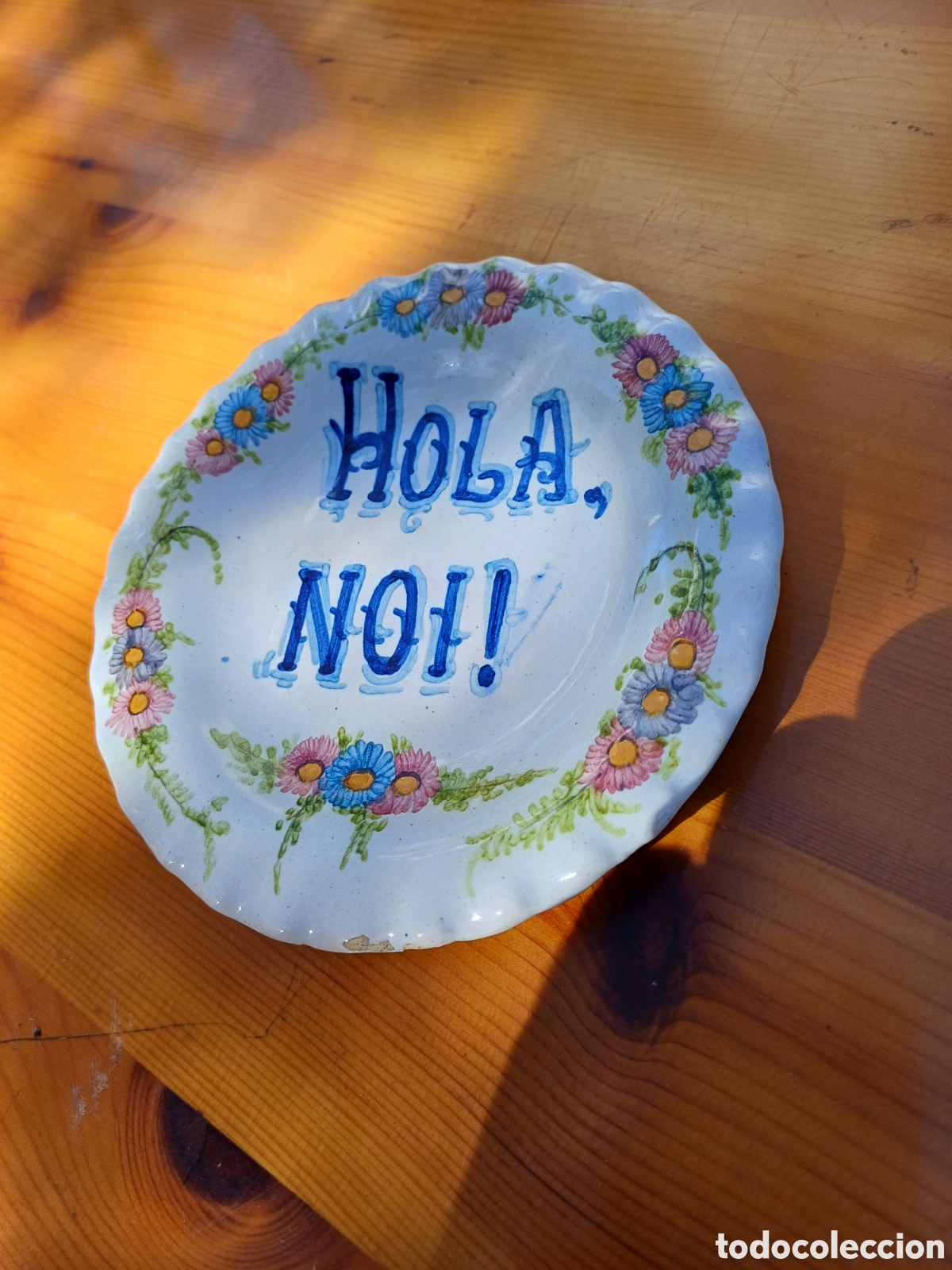Coleccionismo: Plato ceramica catalana Hola Noi ! Ceramicas Pahissa V. Abad 12.8cm aprox