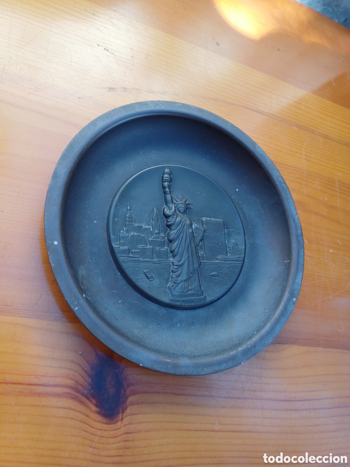 Coleccionismo: Plato metalico New York City Estatua de la Libertad Nueva York USA Estados Unidos 12.5cm
