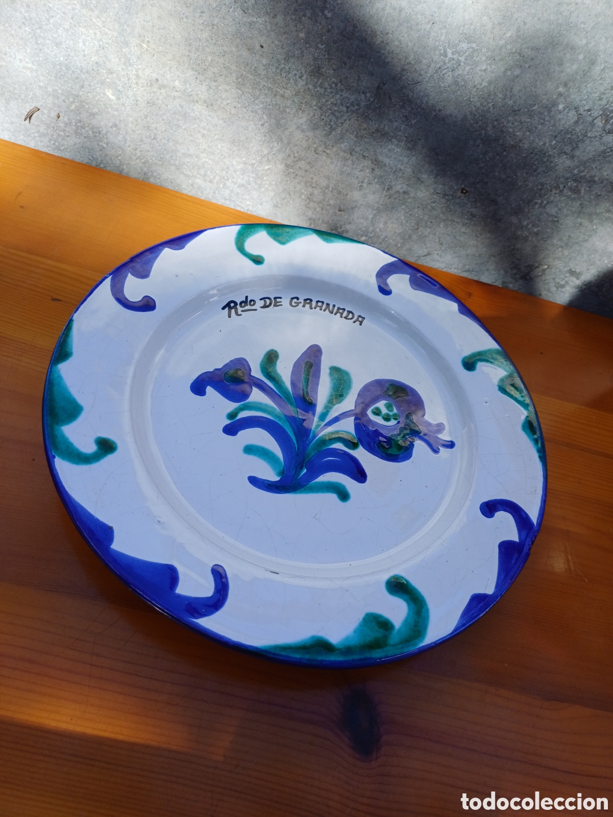 Coleccionismo: Plato ceramica Recuerdo de Granada 23cm aprox loza estilo Fajalauza o similar