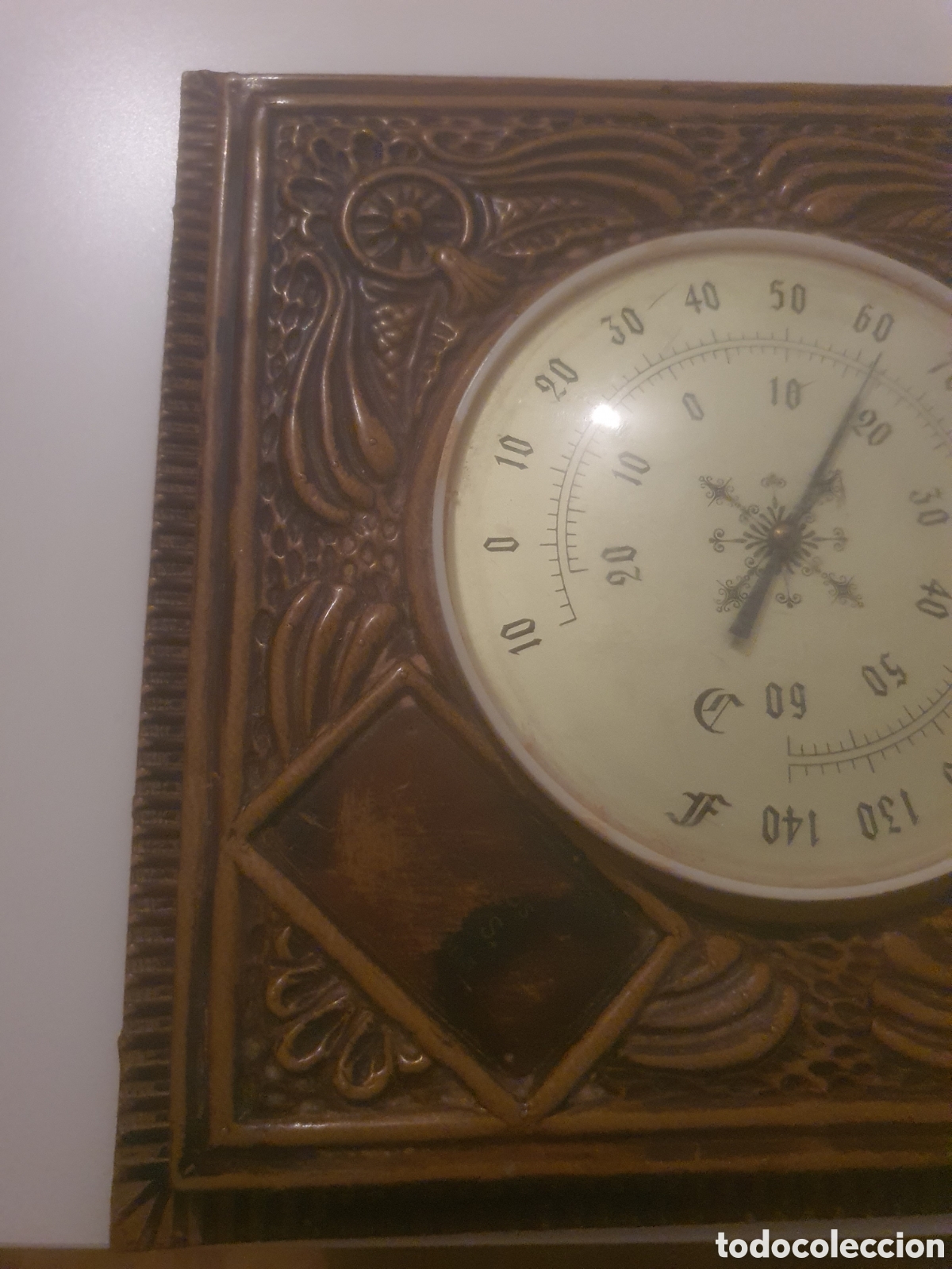 Coleccionismo: Term&oacute;metro antiguo cuero repujado - Foto 4