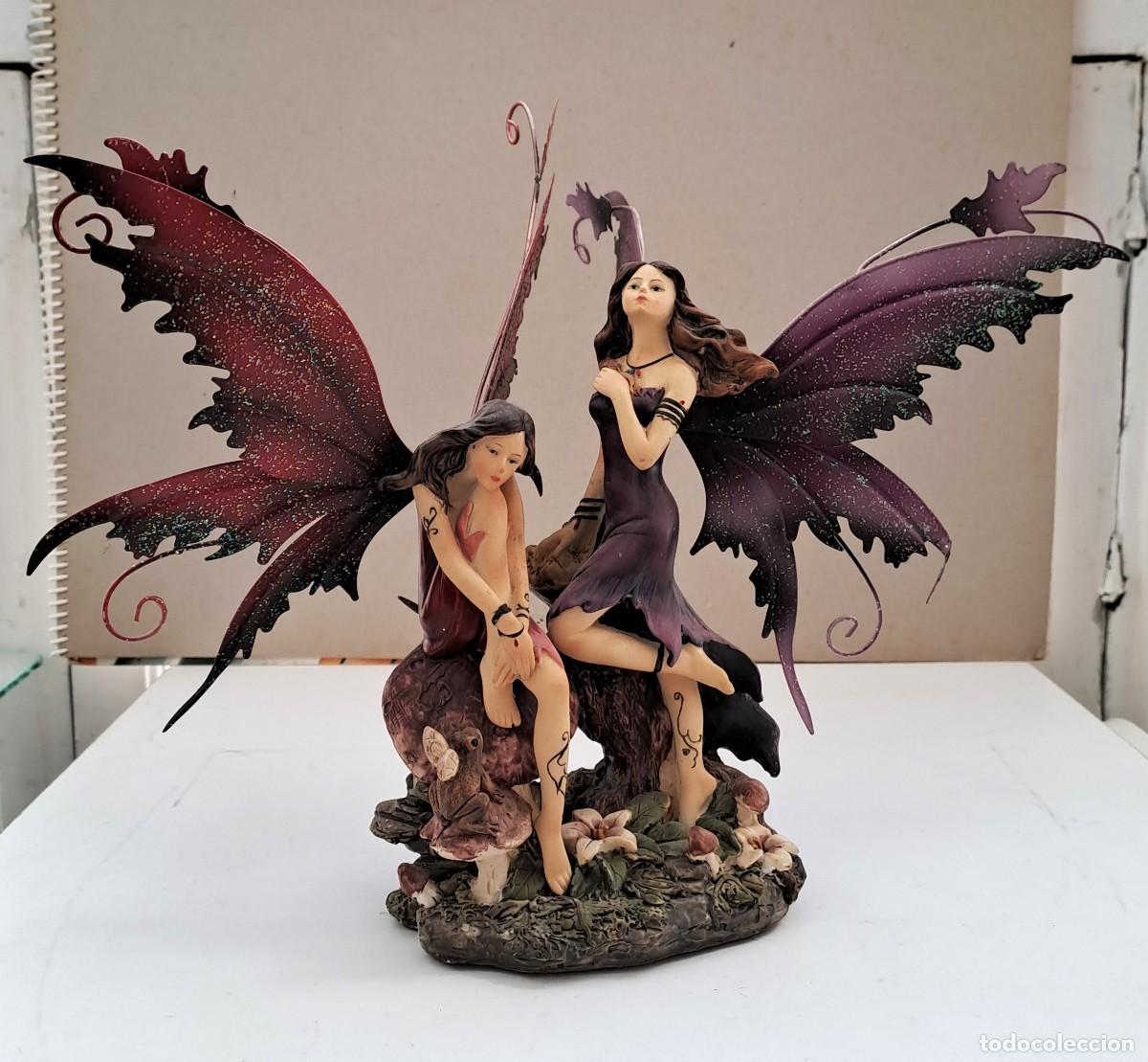 Coleccionismo: PAREJA DE HADAS REALIZADAS EN RESINA CON LAS ALAS DE METAL. DUENDE-06