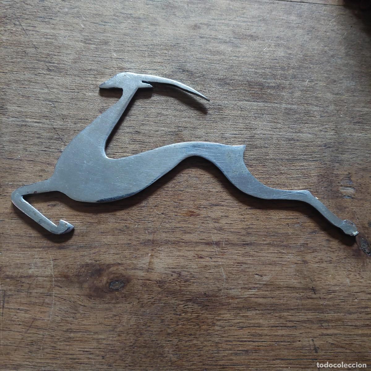 Coleccionismo: Antiguo emblema metal impala gacela