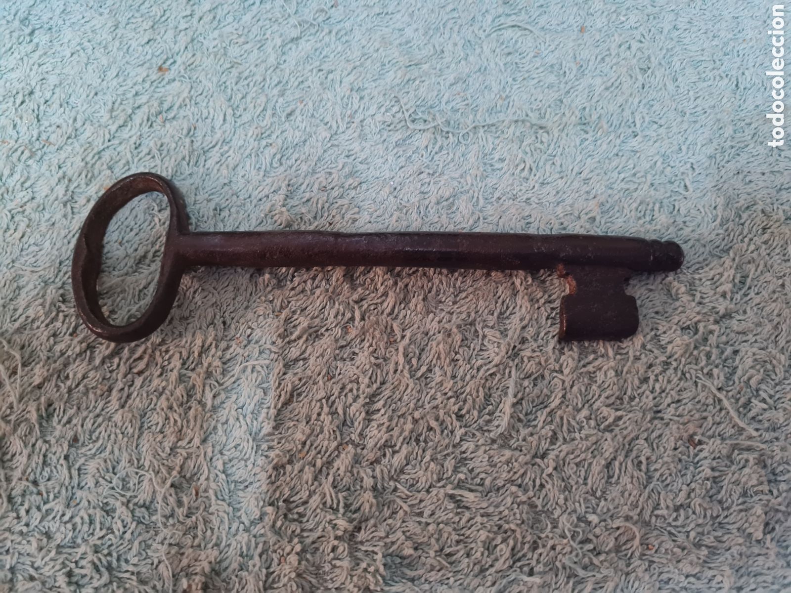 Coleccionismo: Antigua y gran llave de forja - Foto 2
