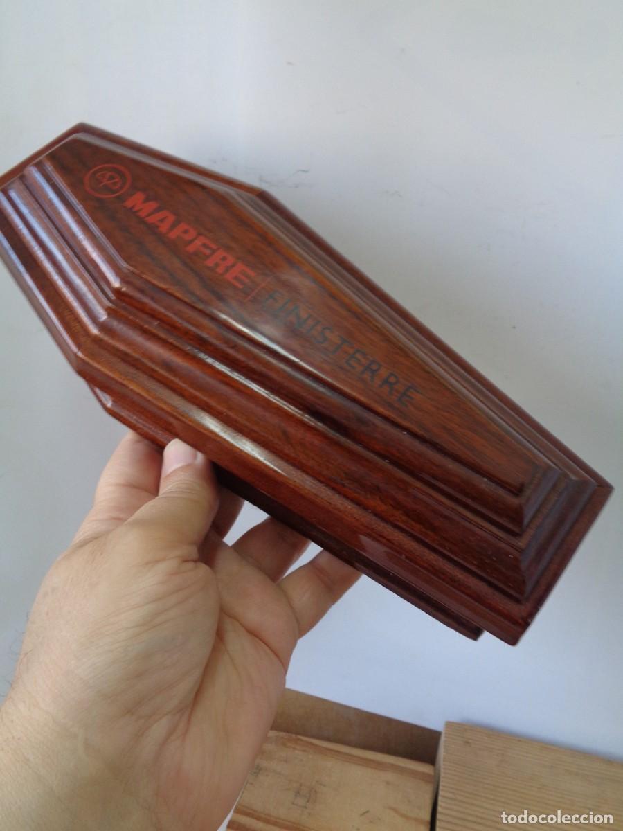 Coleccionismo: &iexcl;&iexcl; MEMENTO MORI. &rdquo; ATAUD.&rdquo; MAPFRE / FINISTERRE.= Madera Noble.= MINIATURA. (Publicidad)!! C-17.