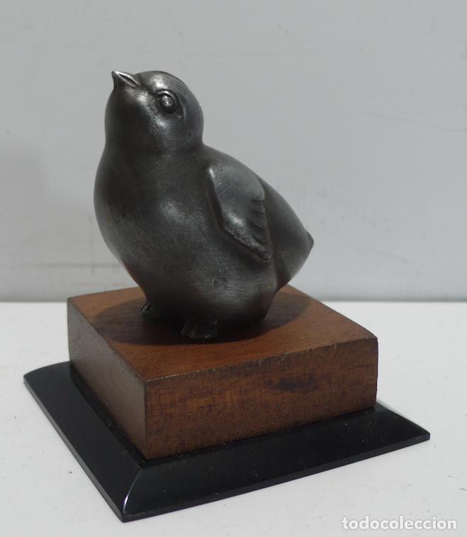Coleccionismo: PEQUE&Ntilde;O PAJARO EN METAL - Foto 1