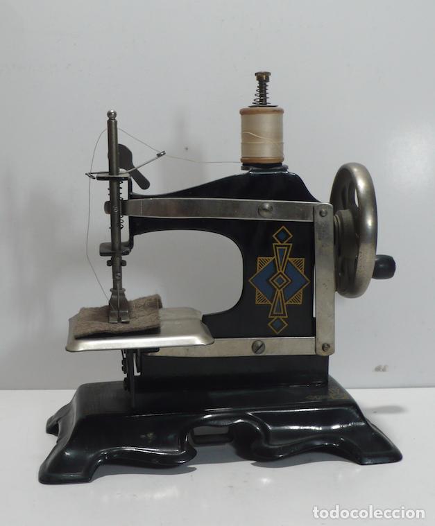 Coleccionismo: peque&ntilde;a maquina de coser - Foto 1