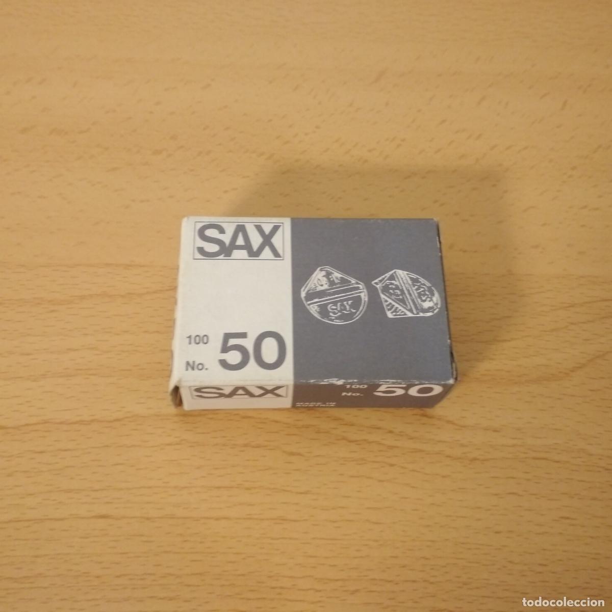 Coleccionismo: Antigua caja 100 clips de oreja n&ordm; 50 marca Sax. Cantoneras met&aacute;licas. Made in Austria. Papeler&iacute;a.