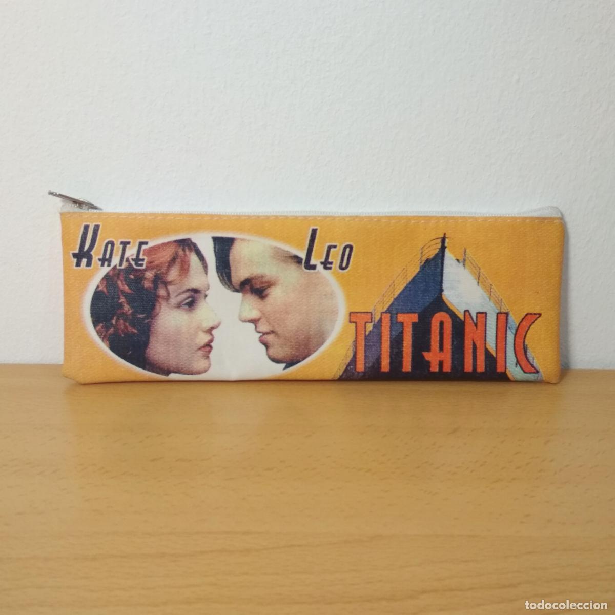 Coleccionismo: Estuche portatodo de cremallera plano. Titanic. Kate Winslet y Leonardo DiCaprio. A&ntilde;os 90.
