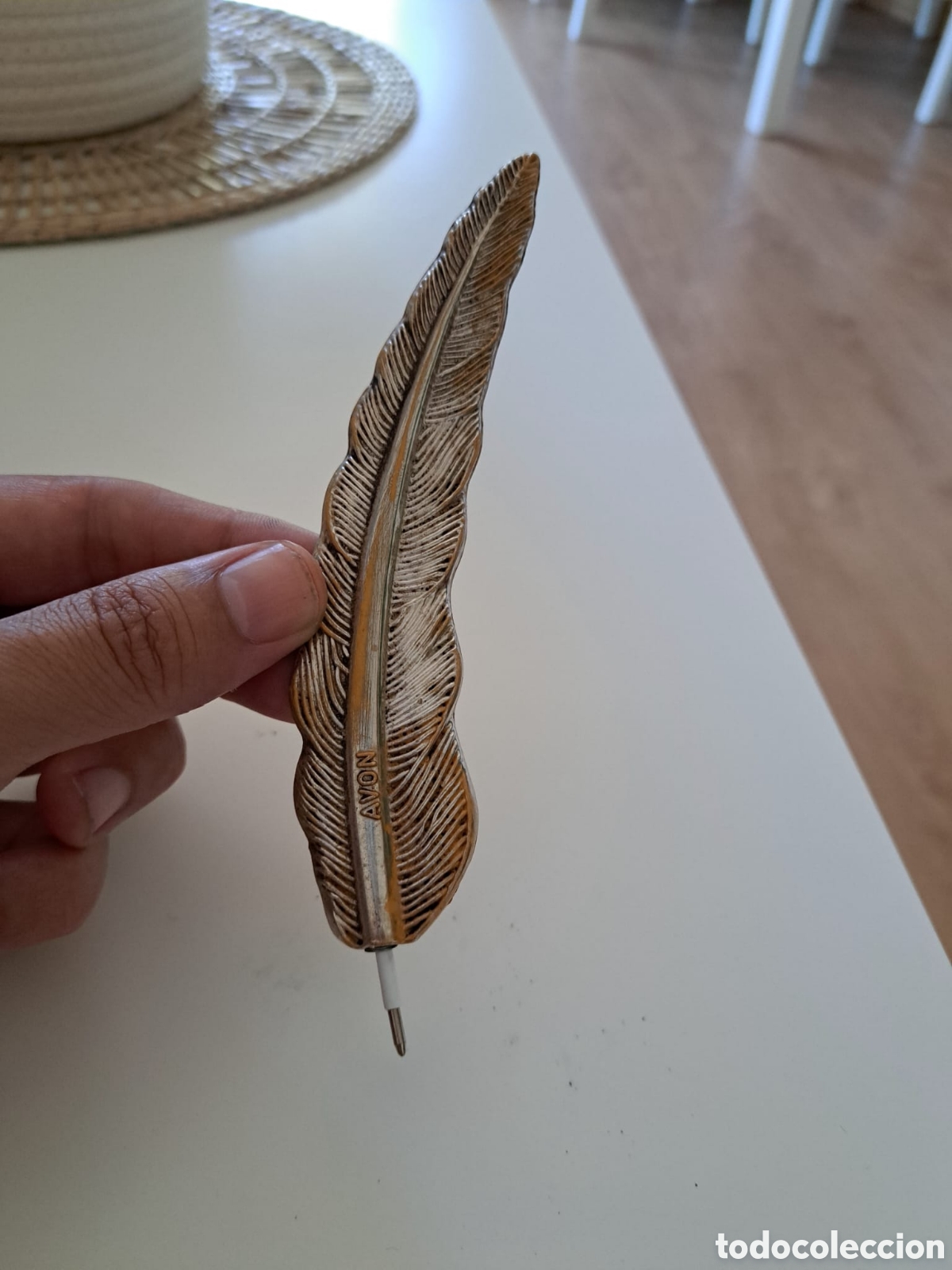 Coleccionismo: Boligrafo avon en forma de pluma - Foto 1