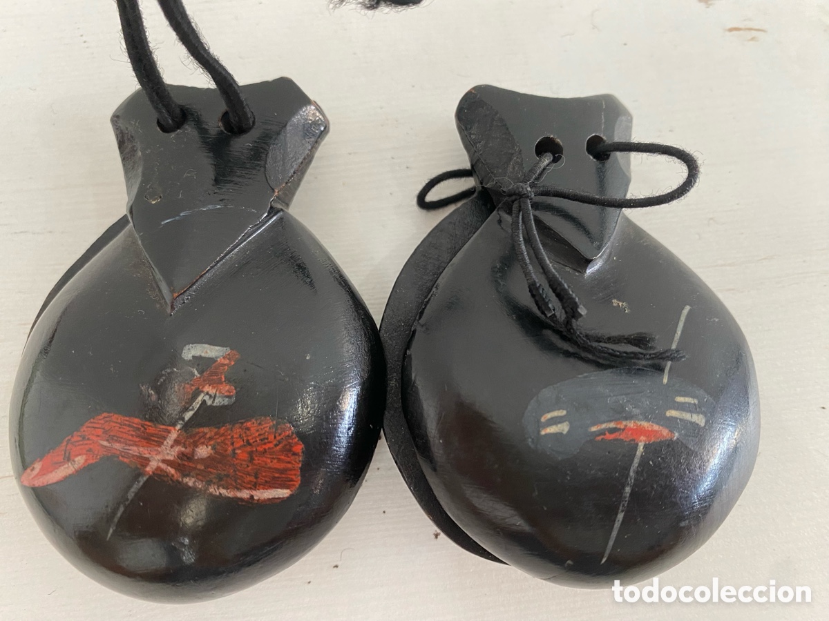 Collecting: CASTA&Ntilde;UELAS DE MADERA ARTESANAL ANTIGUAS PINTADAS A MANO
