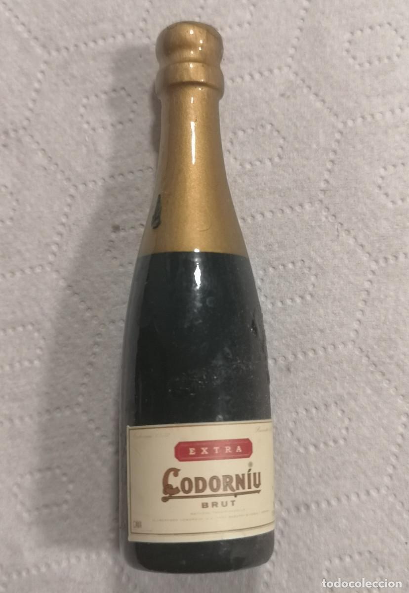 Coleccionismo: IMAN NEVERA PLASTICO MAGNET - BOTELLA CAVA CODORNIU BRUT EXTRA - Foto 1
