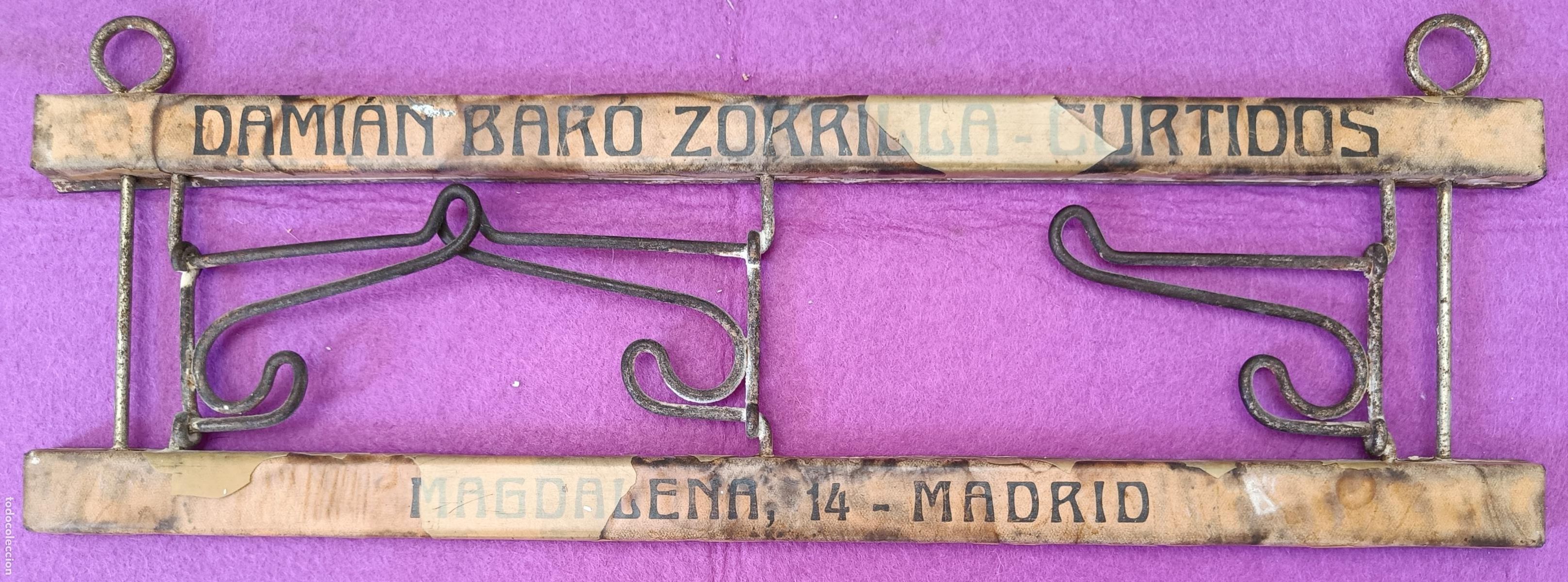 Coleccionismo: ANTIGUA PERCHA PUBLICIDAD DAMIAN BARO ZORRILLA CURTIDOS MADRID JN