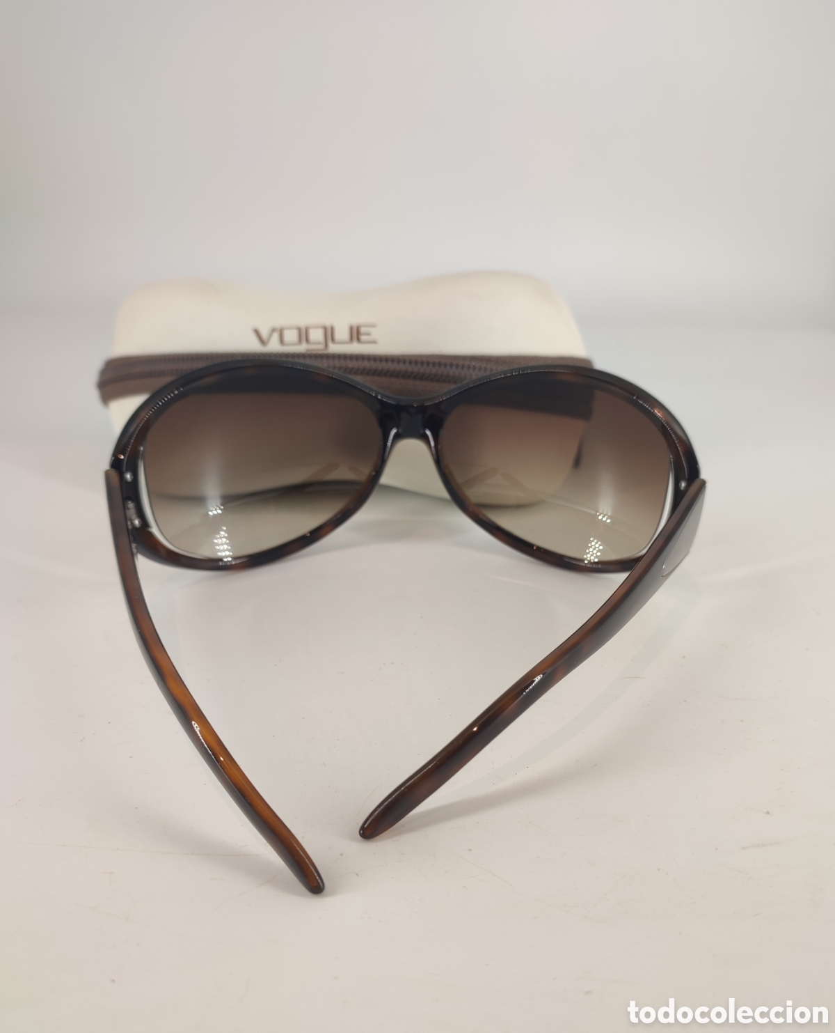 Coleccionismo: Gafas de sol Vogue Marr&oacute;n con funda en impecable estado. - Foto 4