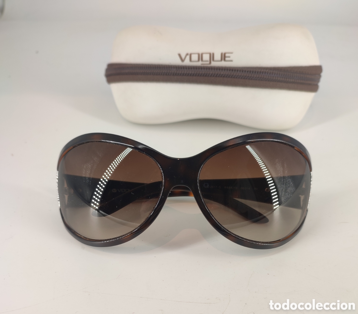 Coleccionismo: Gafas de sol Vogue Marr&oacute;n con funda en impecable estado. - Foto 1