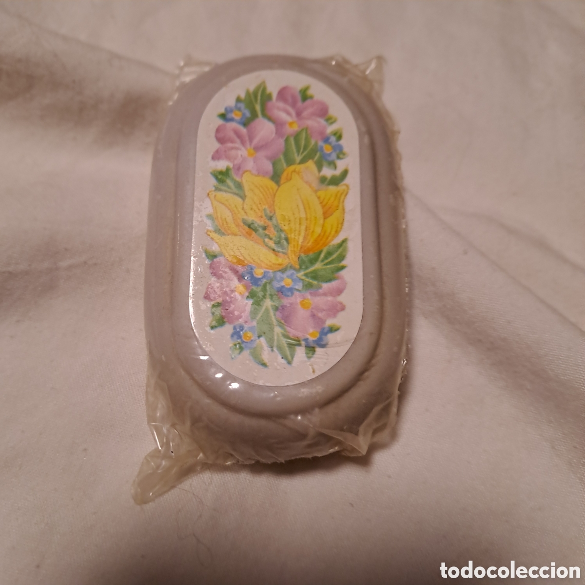 Coleccionismo: Lote de 7 jabones de Avon - Foto 7