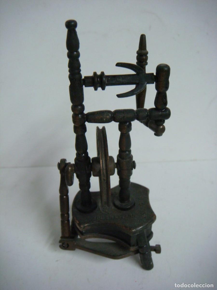 Coleccionismo: SACAPUNTAS FIGURA DE UNA HILANDERA-CAJ B-N&ordm;-120