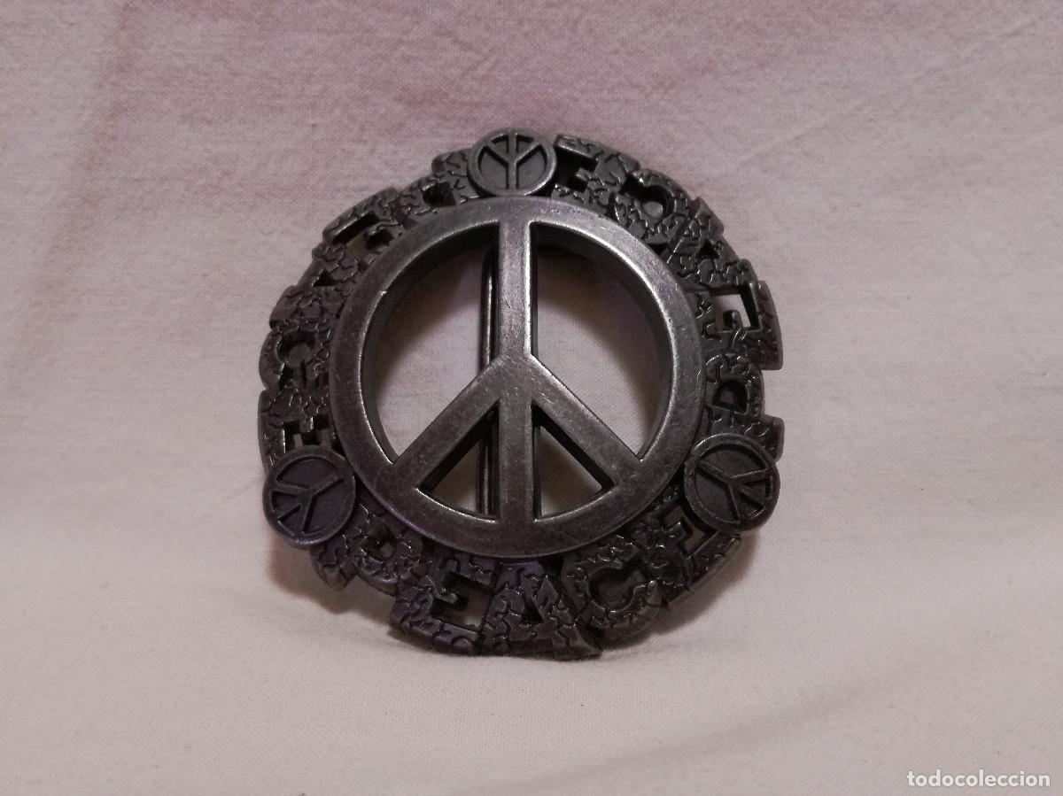 Coleccionismo: HEBILLA DE METAL - MOTIVO SIMBOLO PAZ PEACE HIPPIE