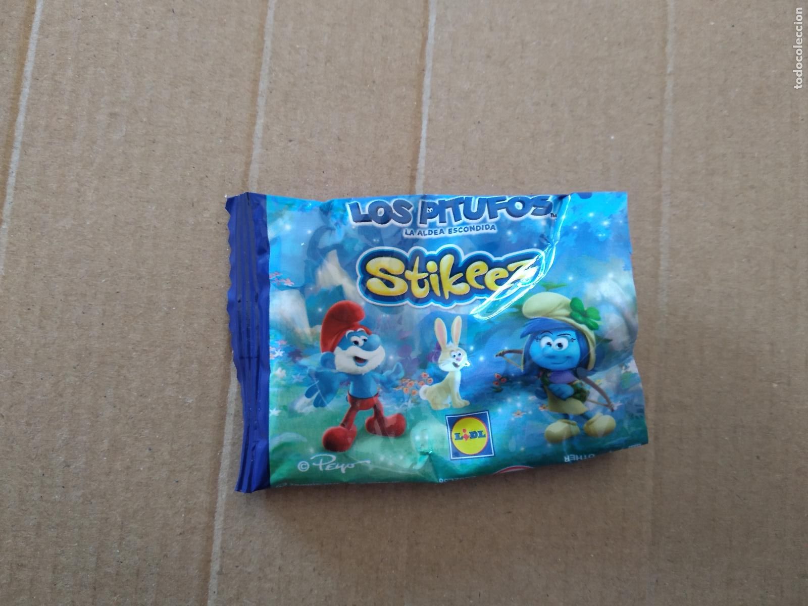 Coleccionismo: SOBRE VACIO PUBLICIDAD LIDL LOS PITUFOS LA ALDEA ESCONDIDA STIKEEZ