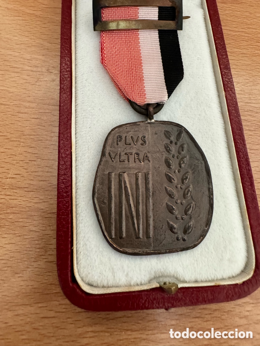 Coleccionismo: MEDALLA PLUS ULTRA - - Foto 2