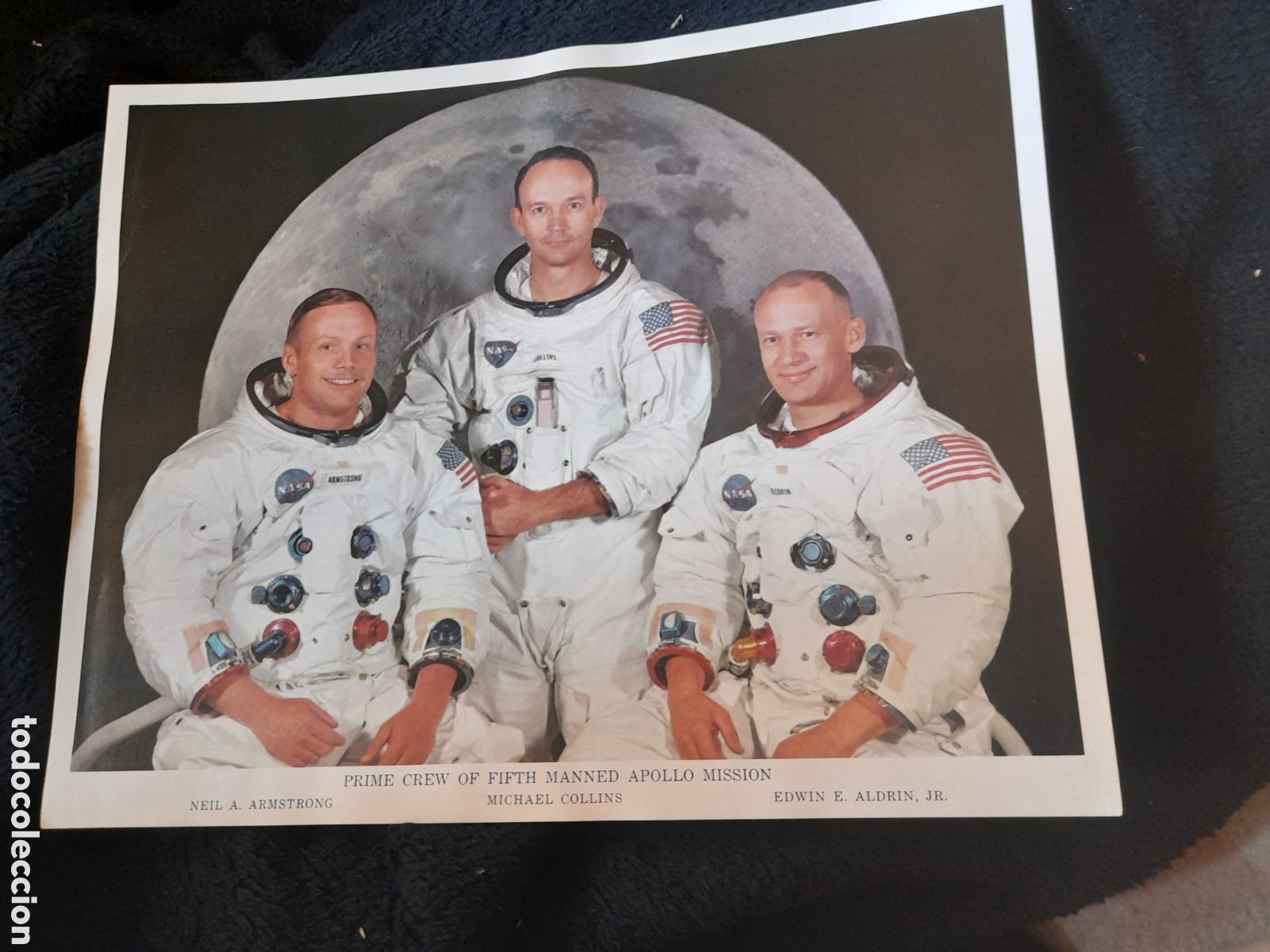 Collezionismo: Poster fotogr&aacute;fico, de los astronautas que pisaron por primera vez la luna, mide 25,5x20,3cm