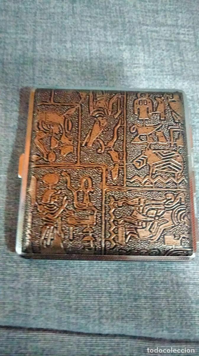 Coleccionismo: tabaquera de metal y piel repujada - Foto 2