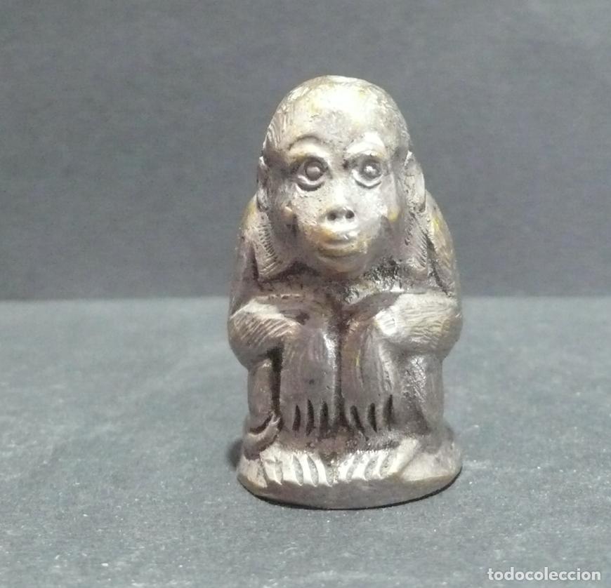 Coleccionismo: PEQUE&Ntilde;O MONO EN METAL - Foto 3