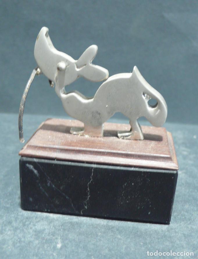Coleccionismo: PEQUE&Ntilde;O PERRITO EN NMETAL - Foto 3