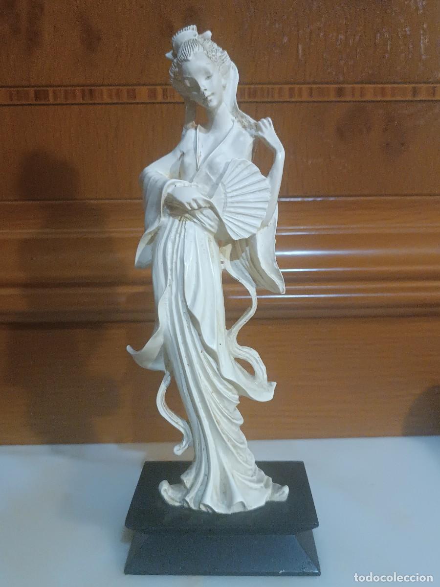 Coleccionismo: Figura oriental con base - Foto 1