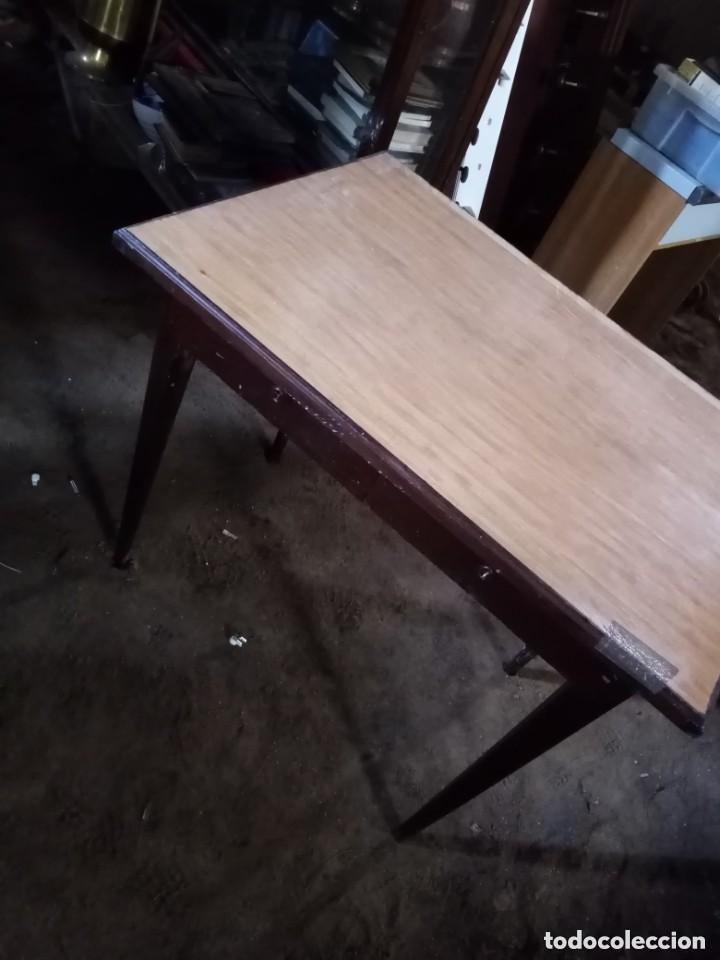 Coleccionismo: mesa de escritorio antigua - Foto 2