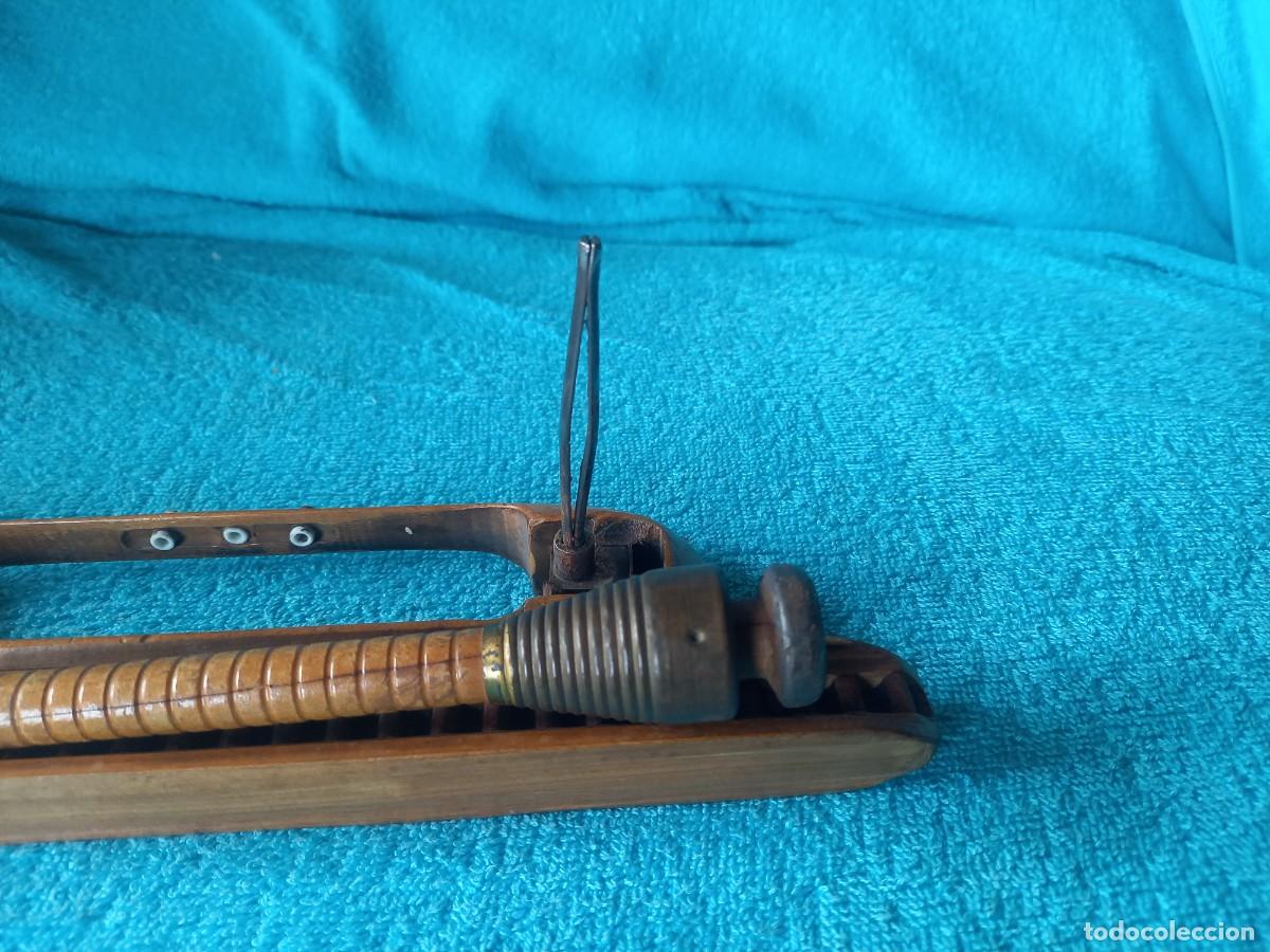 Coleccionismo: Antiguo huso de hilar con lanzadera - Foto 8