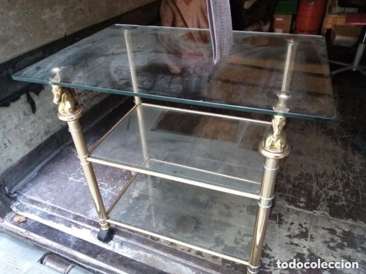 Coleccionismo: mesa antigua con remates de caballo - Foto 1