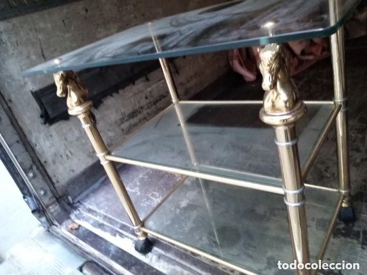 Coleccionismo: mesa antigua con remates de caballo - Foto 2