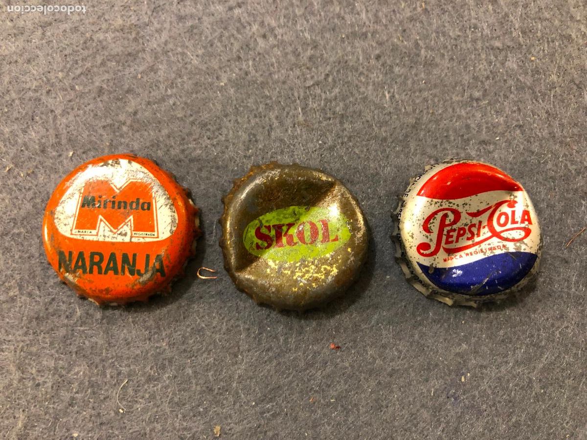 Coleccionismo: Tres chapas cerveza Skol ,mirinda naranja y pepsi cola con jugador del Hercules Santoya o parecido