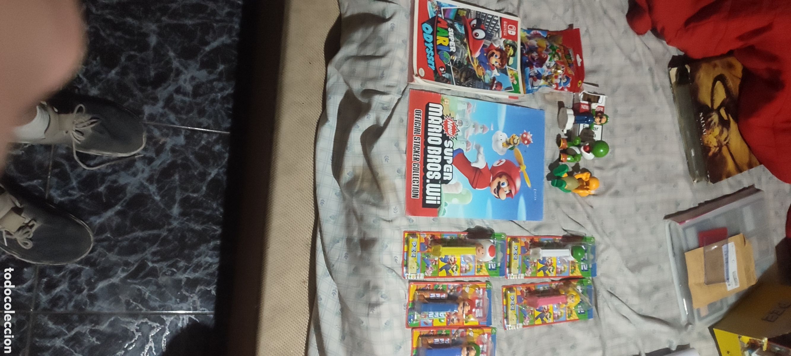 Coleccionismo: Mario Bros lote mu&ntilde;ecos dispensadores &aacute;lbum etc todo oficial