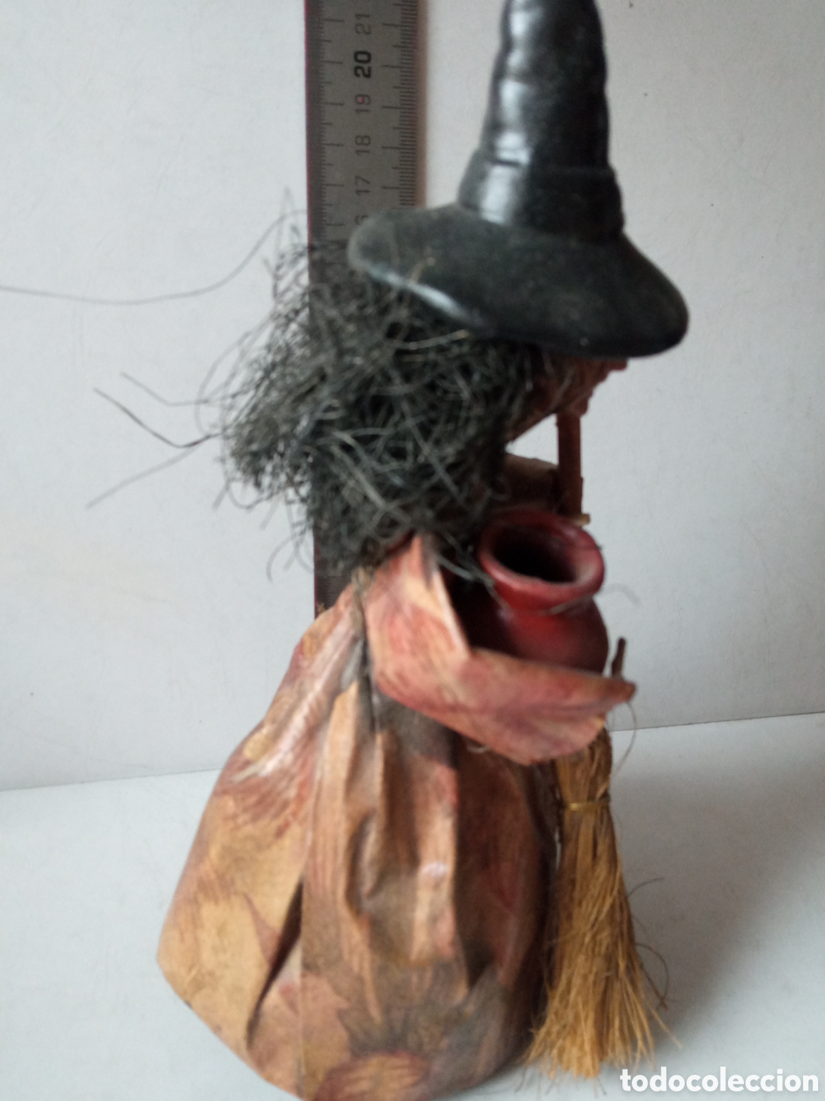 Coleccionismo: Figura de bruja con c&aacute;ntaro de barro - Foto 3
