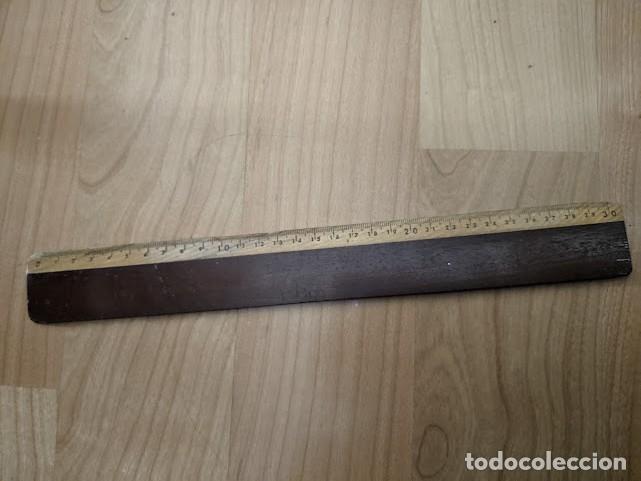 Coleccionismo: REGLA DE MADERA MUY ANTIGUA Y BONITA