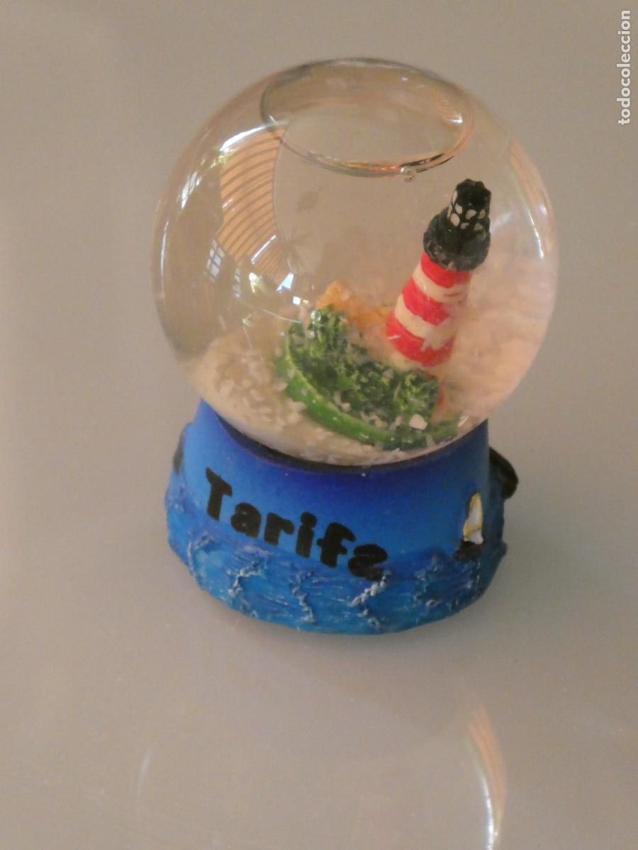 Coleccionismo: GLOBO BOLA DE NIEVE TURISMO. RECUERDO SOUVENIR. TARIFA FARO C&Aacute;DIZ. 6CM. 80GR