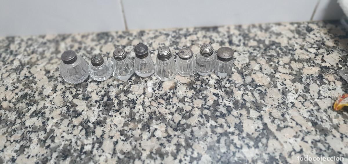 Coleccionismo: COLECCION 8 SALEROS CON TAPON DE PLATA Y CRISTAL.
