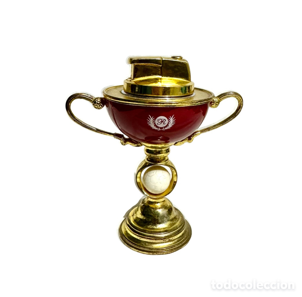 Coleccionismo: Mechero vintage electr&oacute;nico, copa, trofeo de f&uacute;tbol. Raro.