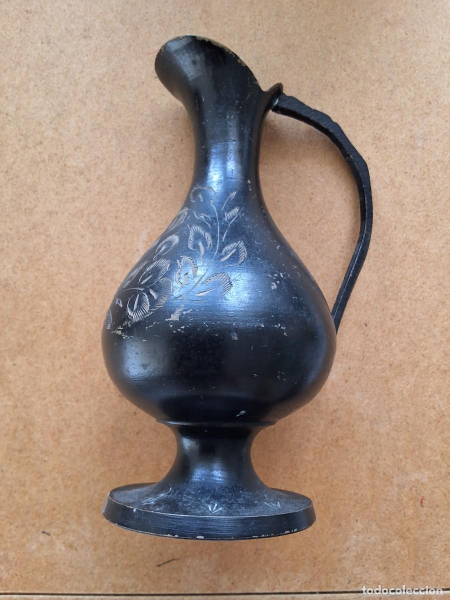 Coleccionismo: Jarrita met&aacute;lica grabada (840-2)