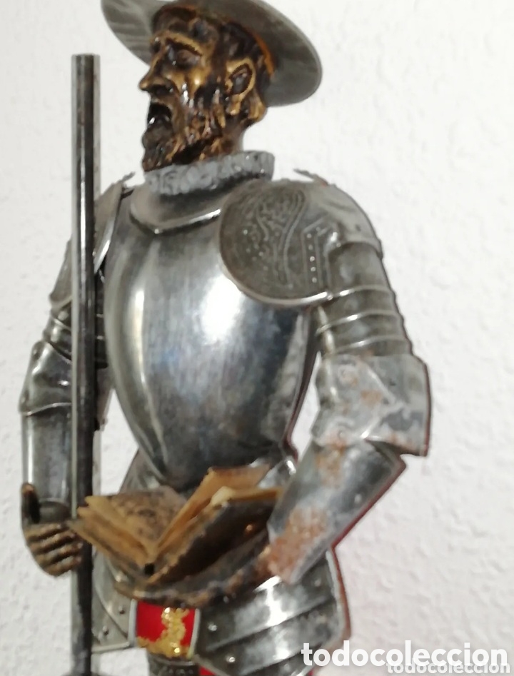 Coleccionismo: Don quijote con libro y armadura - Foto 2