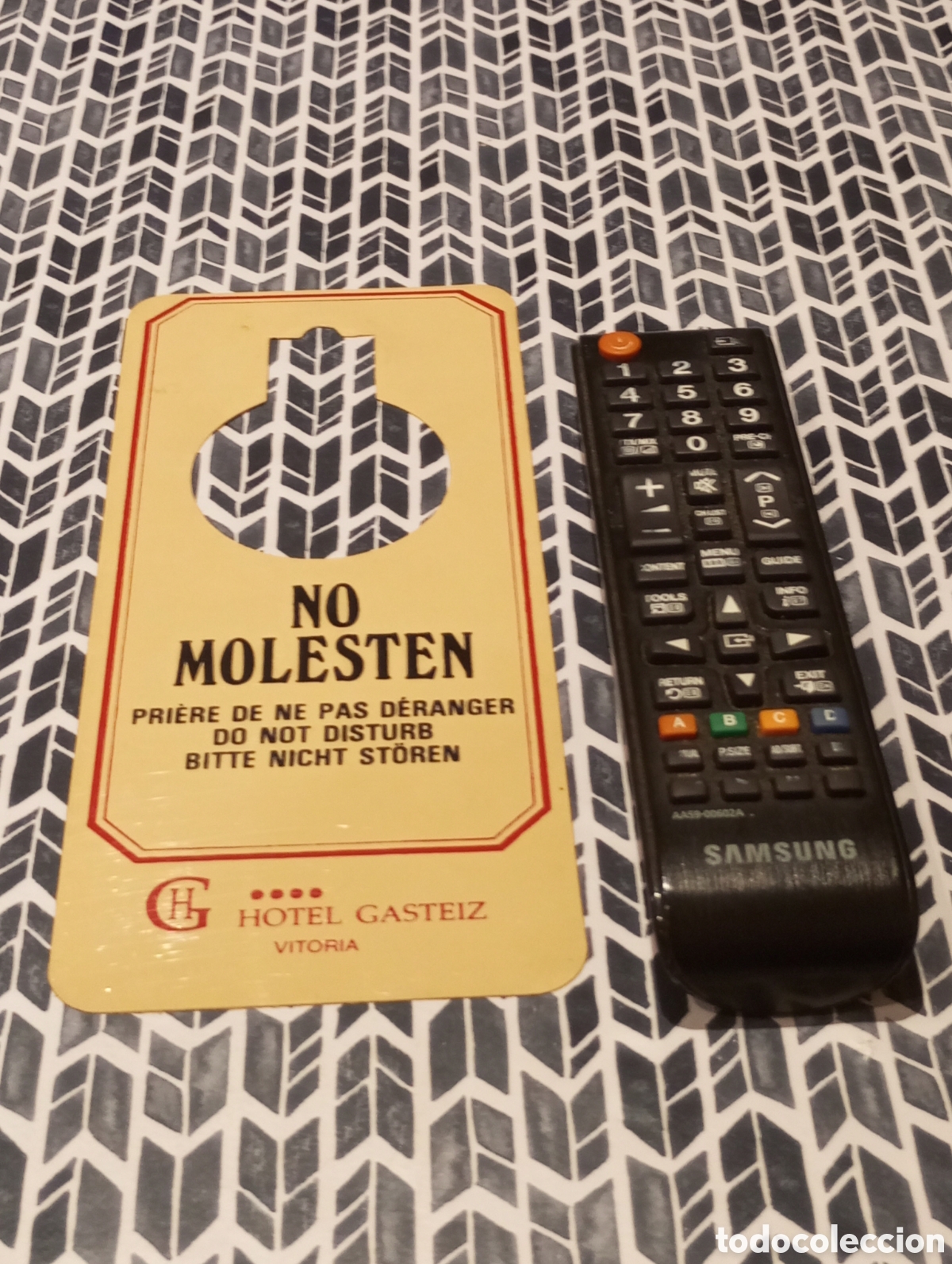Coleccionismo: ETIQUETA TARJETA CARTEL HOTEL GASTEIZ VITORIA - NO MOLESTAR, DO NOT DISTURB