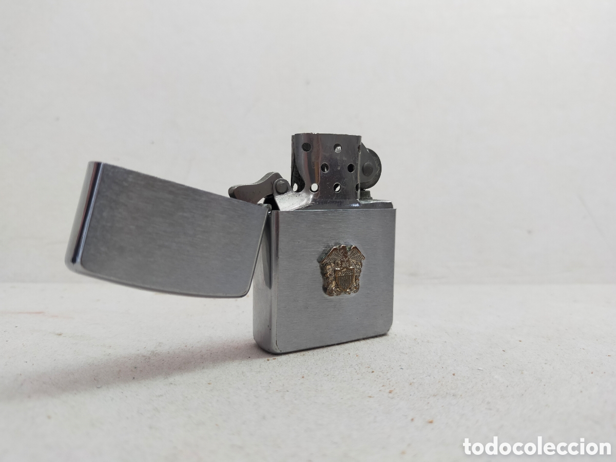 Coleccionismo: MECHERO ZIPPO BRADFORD MADE IN USA CON ESCUDO CON AGUILA EN DORADO.