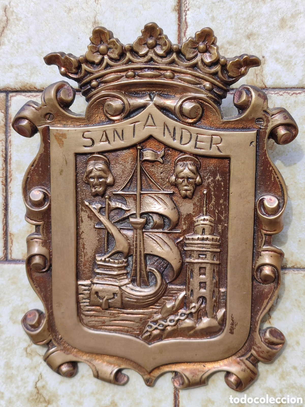 Coleccionismo: Escudo de Santander en bronce - Foto 1