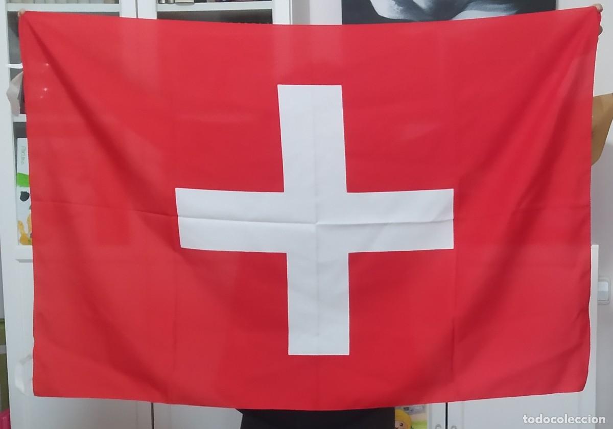 Coleccionismo: Bandera Suiza. 105 x 70 cm. aprox. ORIGINAL. A&ntilde;os 2000 Nuevo!