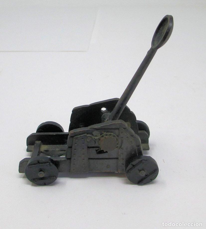 Coleccionismo: Sacapuntas Catapulta - Foto 3