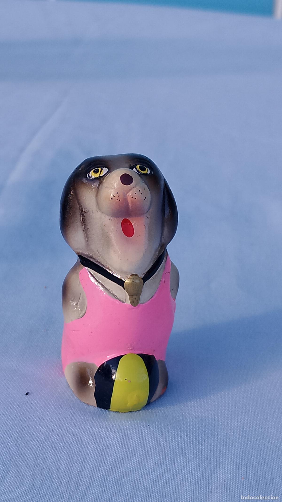 Coleccionismo: Antiguo sacapuntas de cer&aacute;mica Perro con pelota