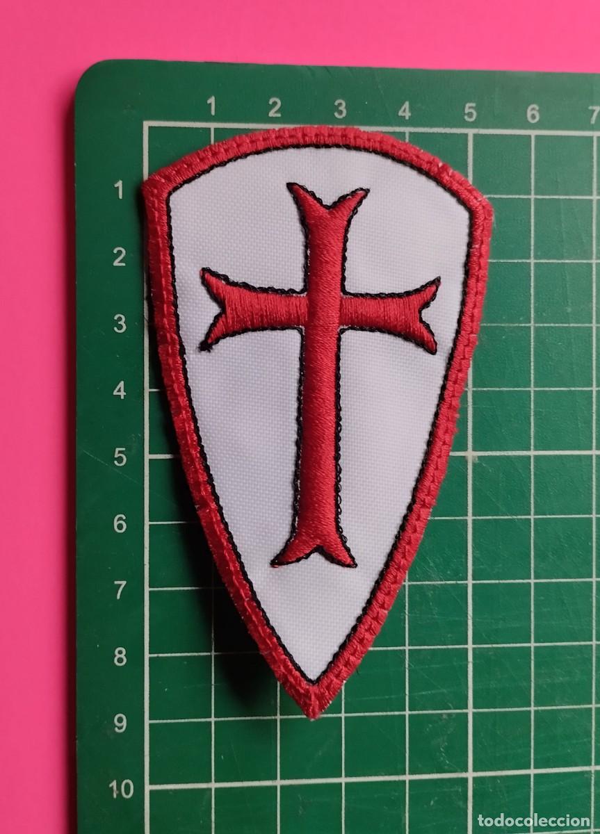 Coleccionismo: PARCHE BORDADO - TERMO ADHESIVO - ESCUDO TEMPLARIO